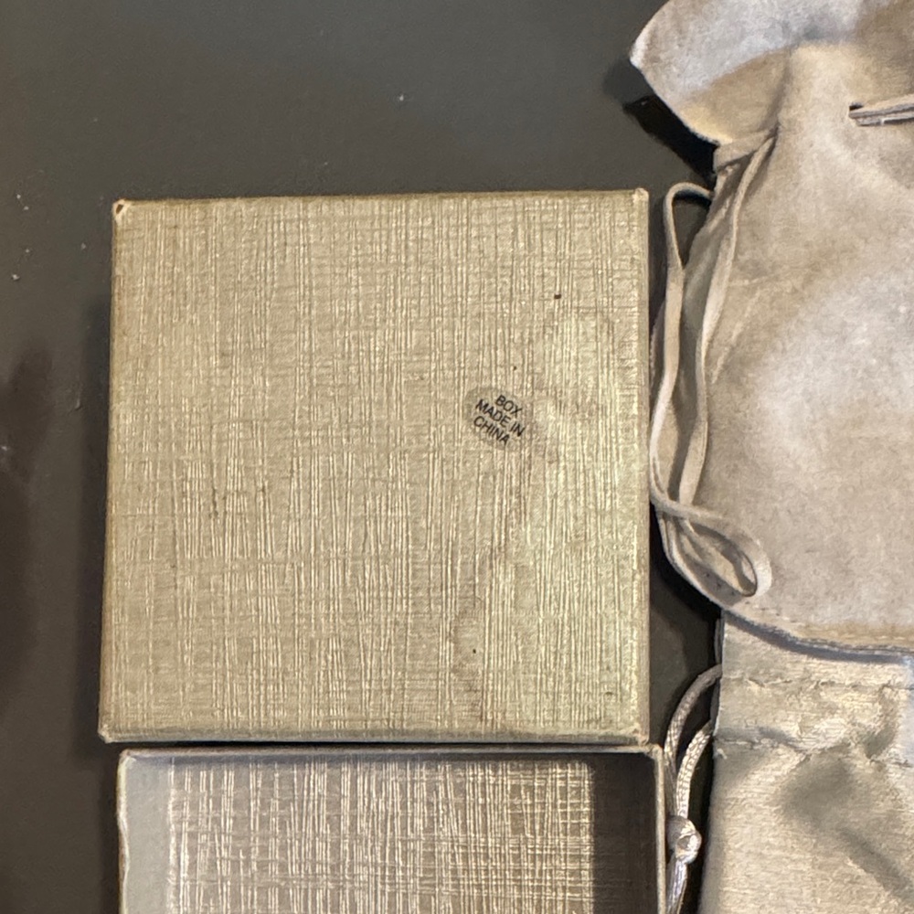 Zales Silver Jewelry Box and 2 jewelry Dust/Pouch bags. - Picture 7 of 15